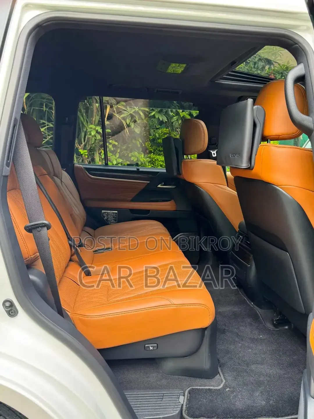 Lexus LX 570 AWD 2019 White