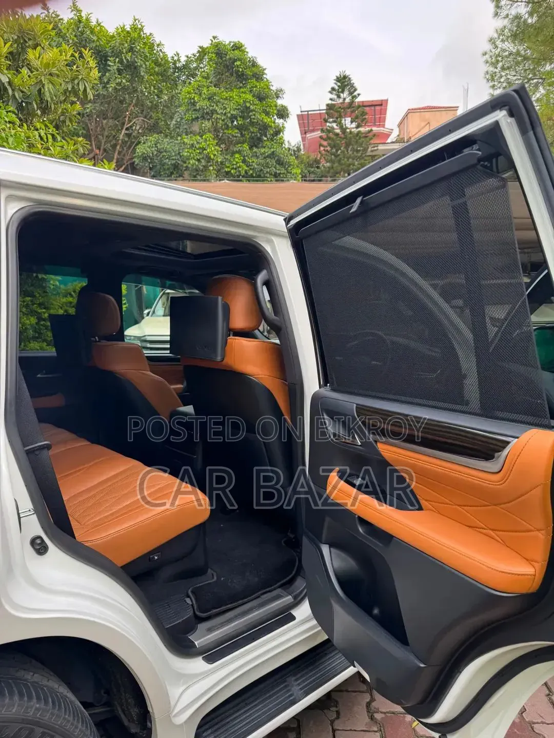 Lexus LX 570 AWD 2019 White