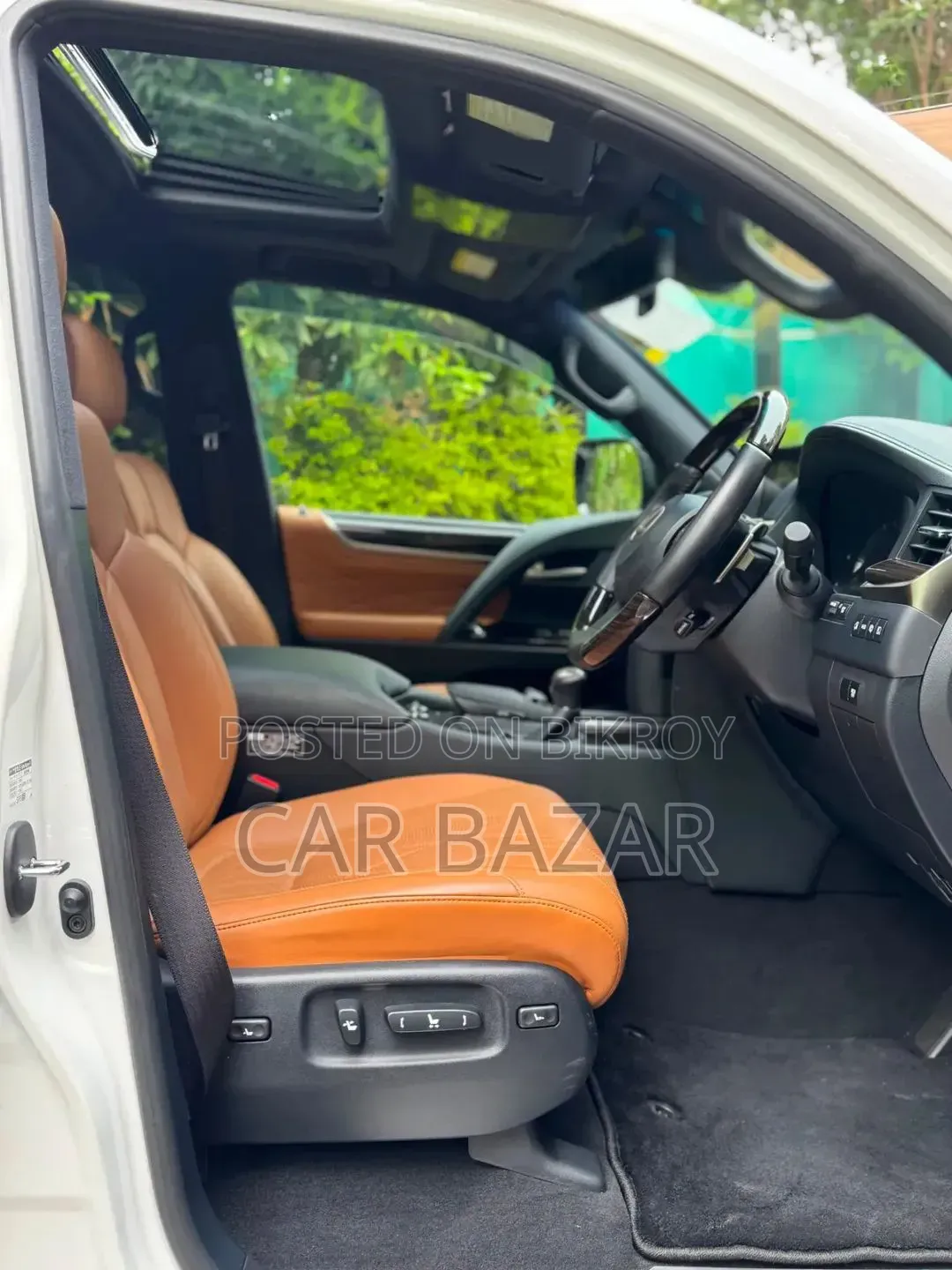 Lexus LX 570 AWD 2019 White