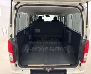 Toyota HiAce 2021 White