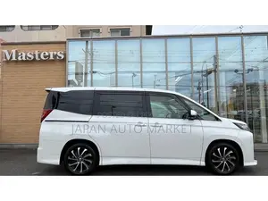 Toyota Noah 2023 Pearl