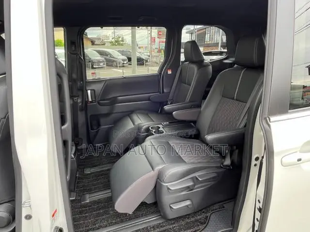 Toyota Noah 2023 Pearl