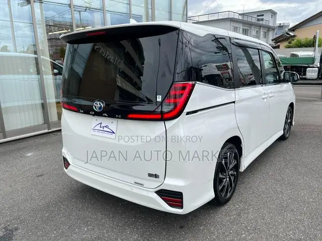 Toyota Noah 2023 Pearl