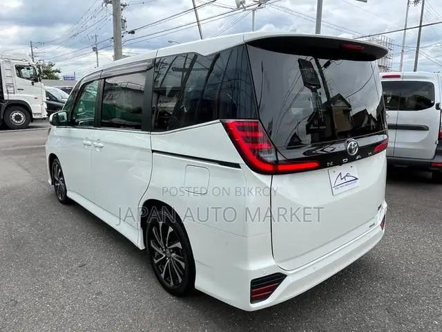 Toyota Noah 2023 Pearl