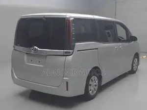 Toyota Noah 2.0 Front Wheel Drive (8 Seater) 2021 Silver
