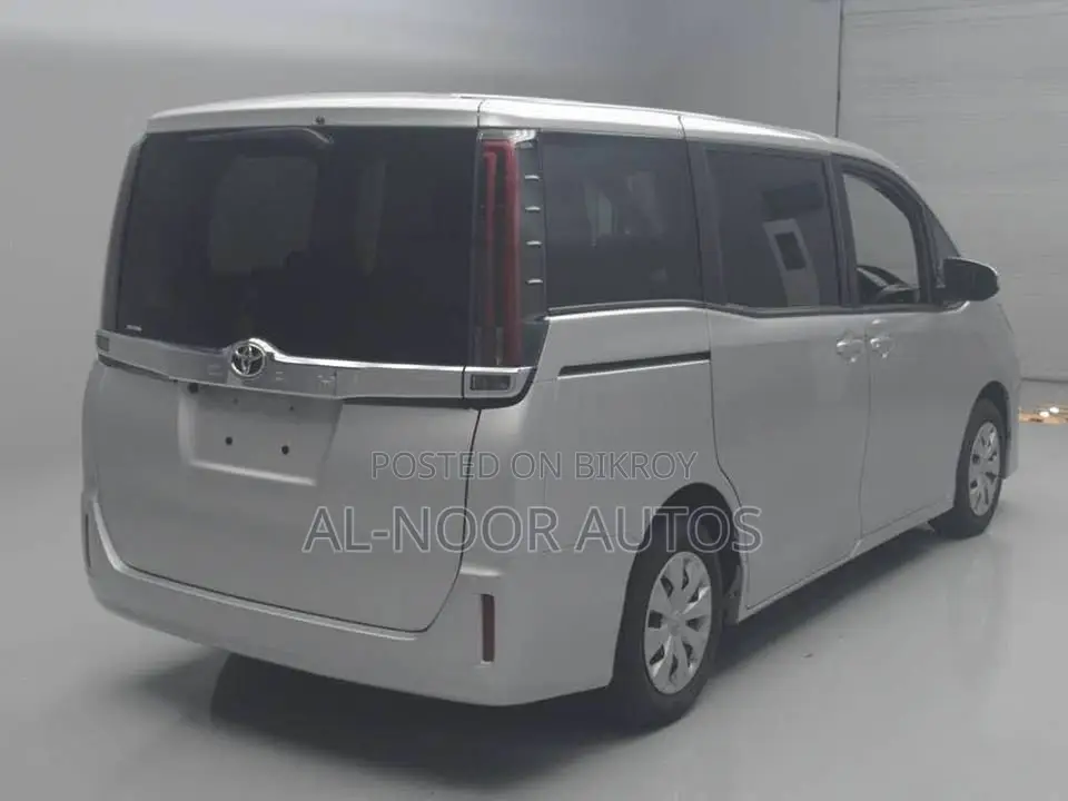 Toyota Noah 2.0 Front Wheel Drive (8 Seater) 2021 Silver
