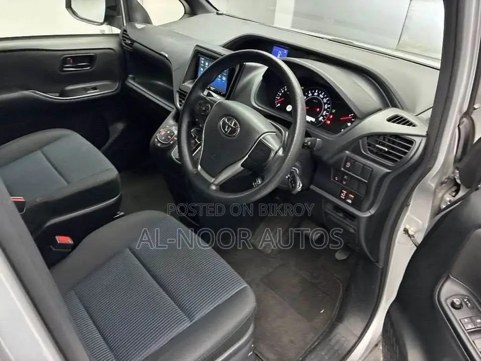 Toyota Noah 2.0 Front Wheel Drive (8 Seater) 2021 Silver