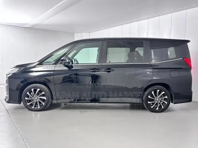 Toyota Noah 2022 Black