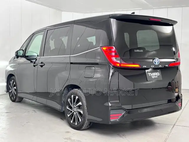 Toyota Noah 2022 Black