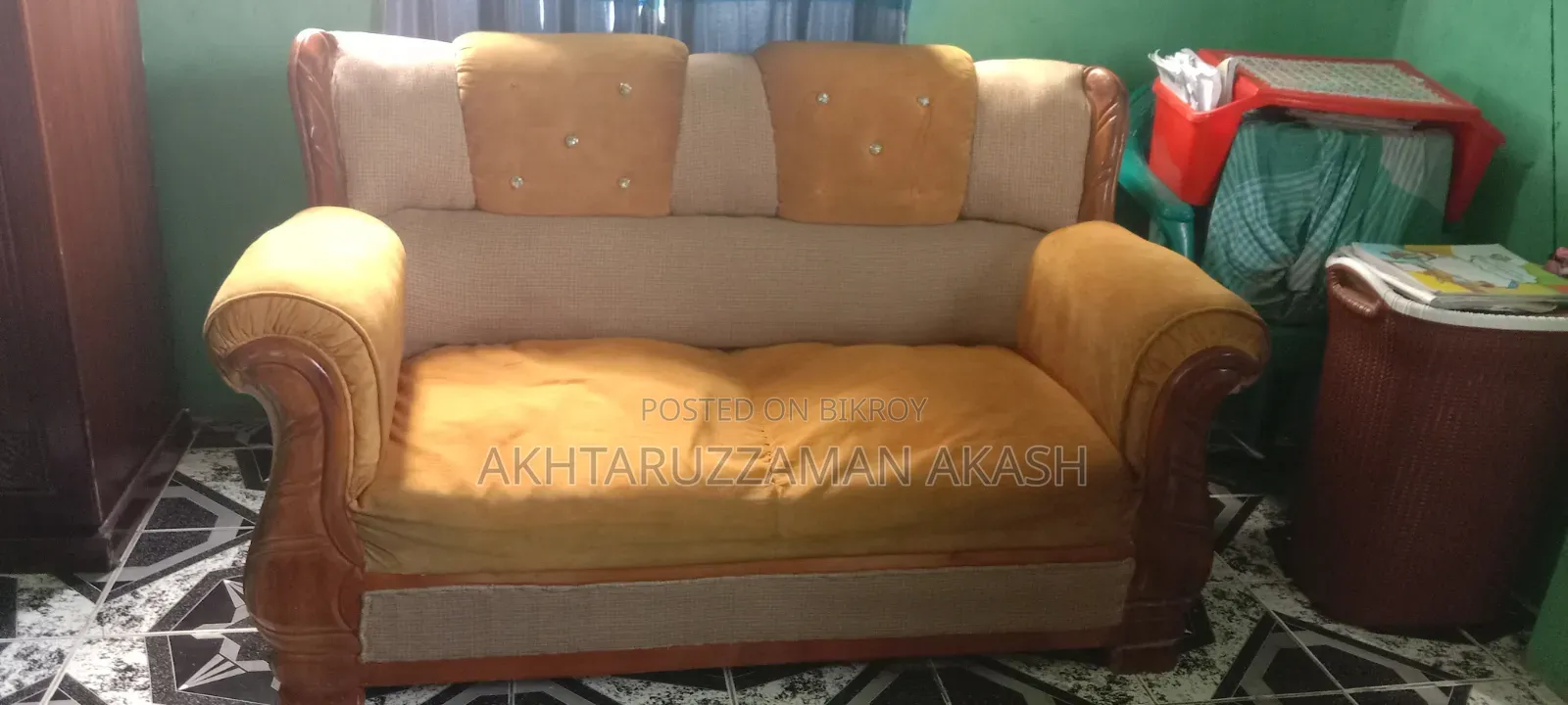 সেগুন কাঠের ২ সিটের সোফা সেট বিক্রয় হবে।
