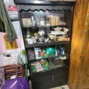 একটি মেলামাইন বোর্ডের বুক সেলফ বিক্রয় হইবে