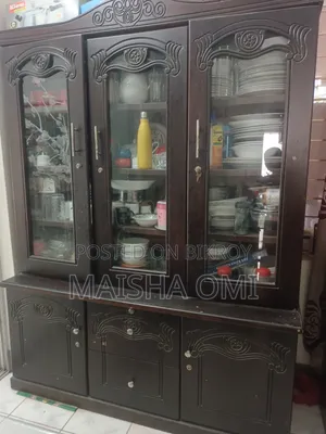 একটা কাঠের সুকেশ বিক্রি হবে।