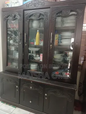 একটা কাঠের সুকেশ বিক্রি হবে।