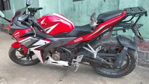 হোন্ডা সিবিআর ২০১৮ লাল