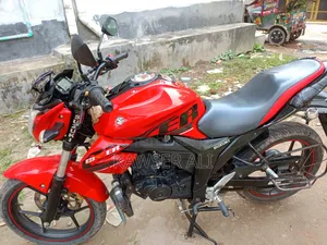 সুজুকি জিক্সার ২০১৭ রেড
