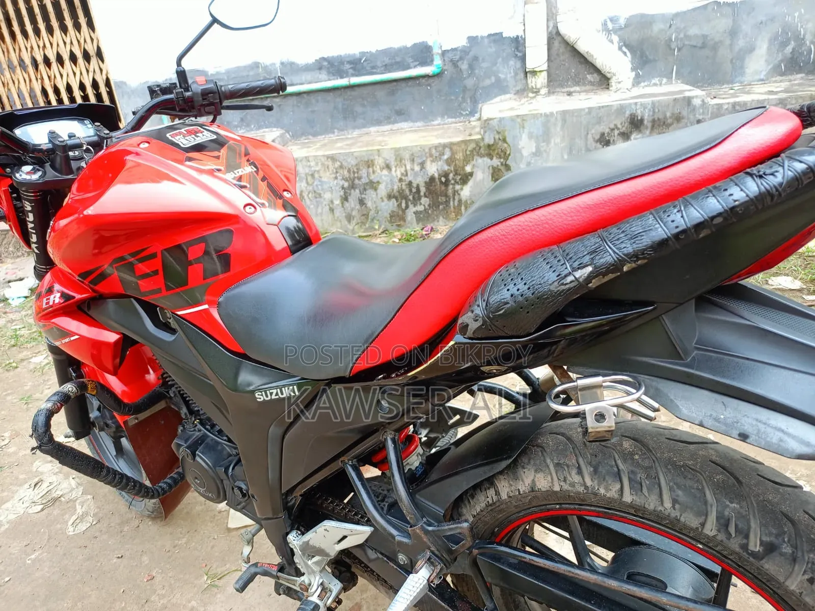 সুজুকি জিক্সার ২০১৭ রেড