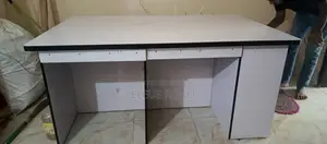 অফিস/ ডেস্ক টেবিল