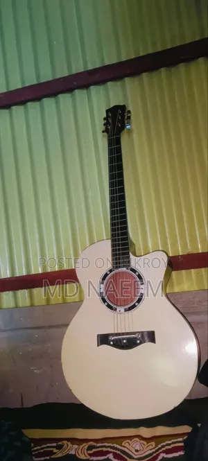 একটি নতুন গিটার বিক্রি হবে