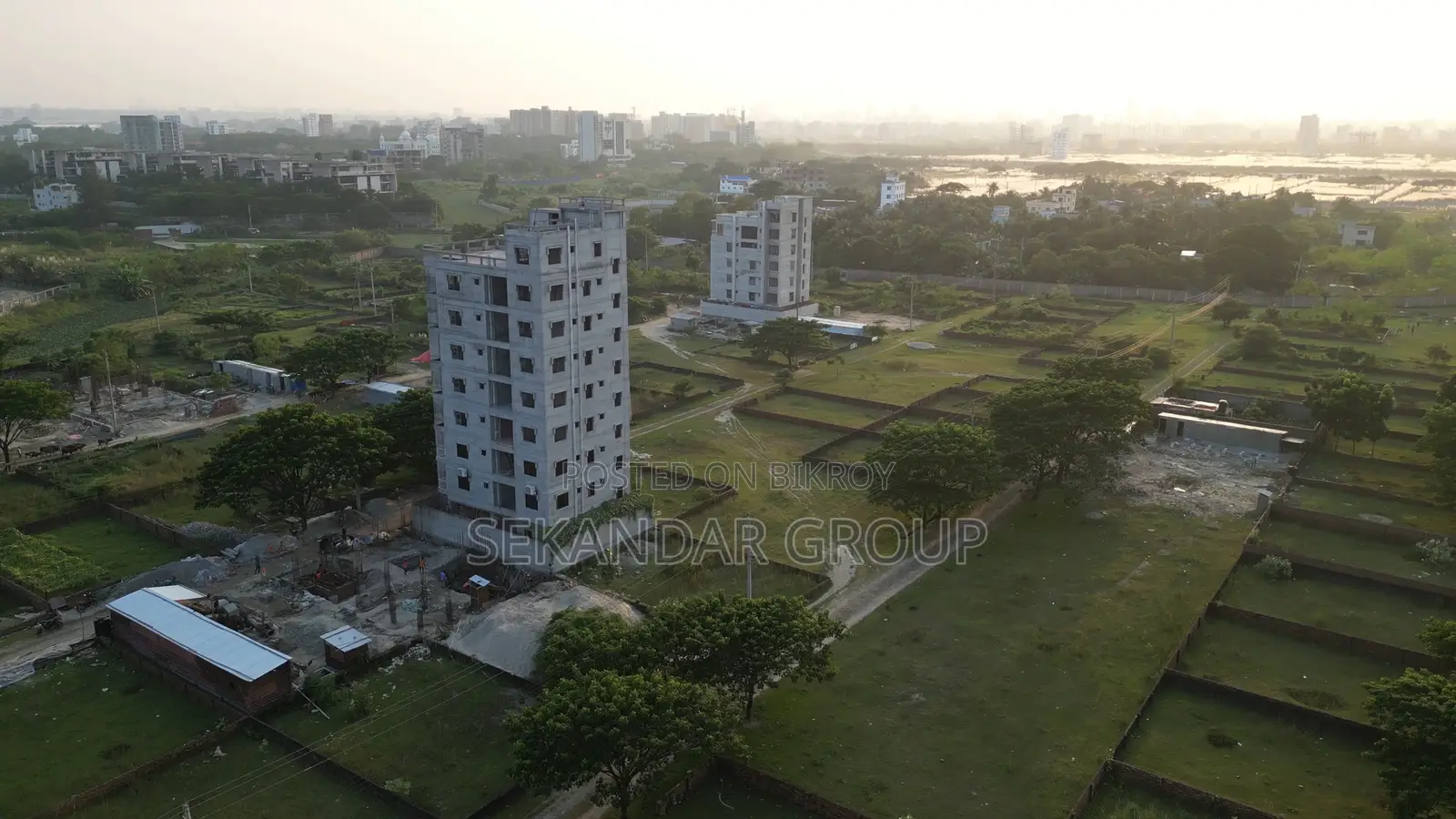 ব্লক-এমে ৩০০ ফুট রাস্তার পাশে ৪ কাঠার প্লট