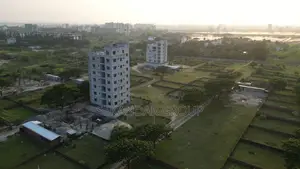 ব্লক-এমে ৩০০ ফুট রাস্তার পাশে ৪ কাঠার প্লট