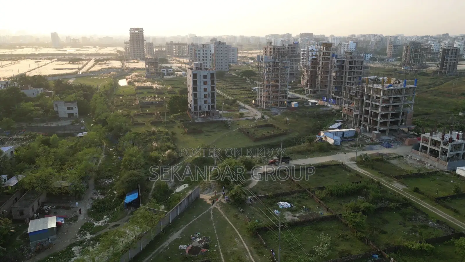 ব্লক-এমে ৩০০ ফুট রাস্তার পাশে ৪ কাঠার প্লট