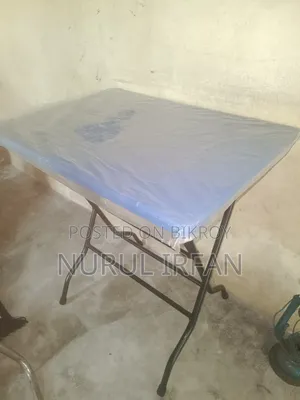 ফোল্ডিং টেবিল