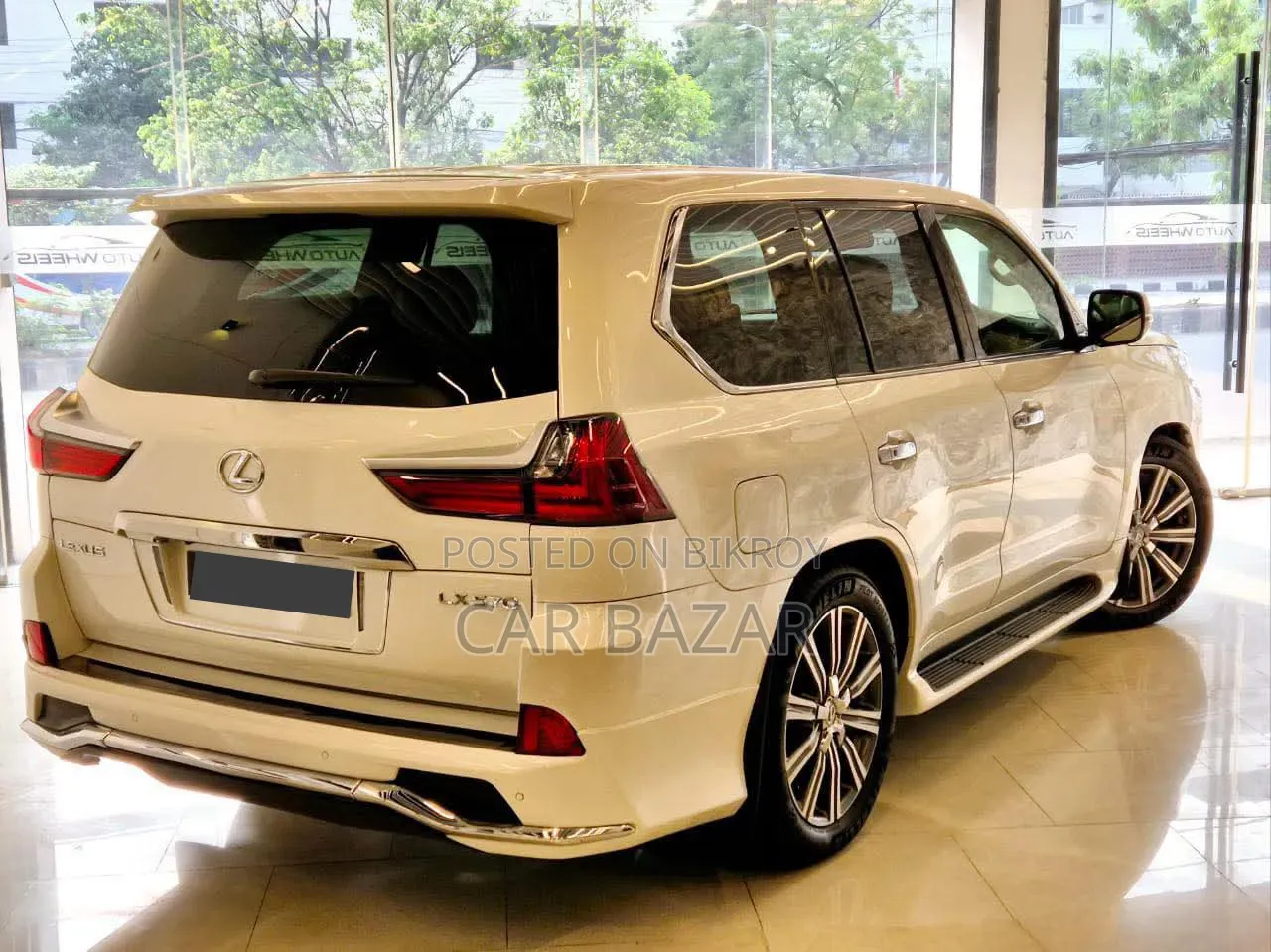 Lexus LX 570 All-Wheel Drive 2013 White