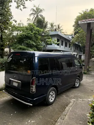 Toyota HiAce 2005 Blue