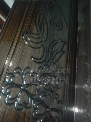 খুবই ভালো একটা খাট এক মাস হইছে কেনা হয়েছে!কোন সমস্যা নাই