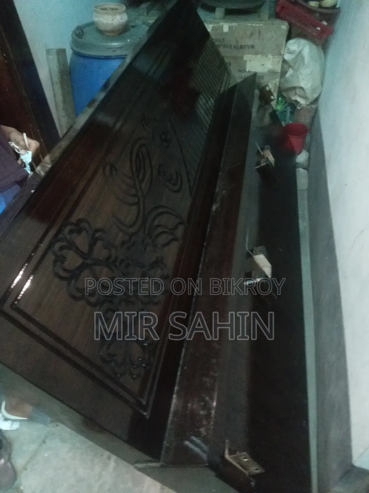 খুবই ভালো একটা খাট এক মাস হইছে কেনা হয়েছে!কোন সমস্যা নাই
