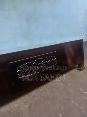 খুবই ভালো একটা খাট এক মাস হইছে কেনা হয়েছে!কোন সমস্যা নাই