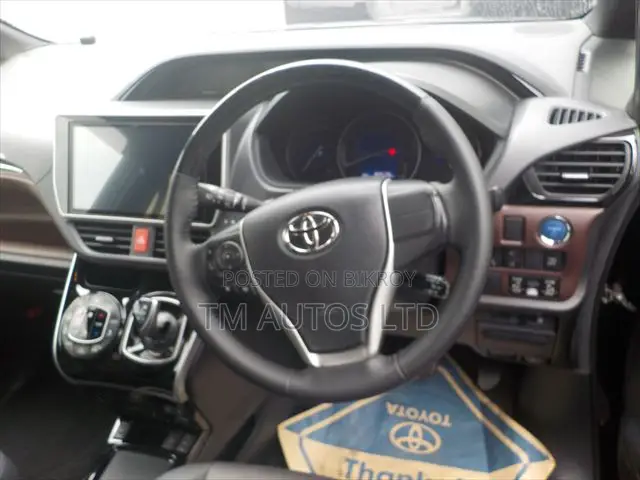 Toyota Esquire 2021 Red
