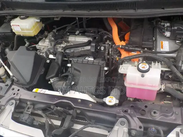 Toyota Esquire 2021 Red