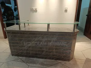 রিসেপশন টেবিল