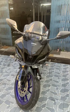 ইয়ামাহা আর১৫এম ২০২৪ সিলভার