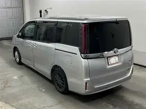 Toyota Noah 1.8 Front-Wheel Drive Hybrid (7 Seater) 2021 Silver
