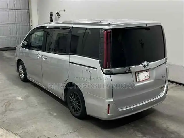 Toyota Noah 1.8 Front-Wheel Drive Hybrid (7 Seater) 2021 Silver