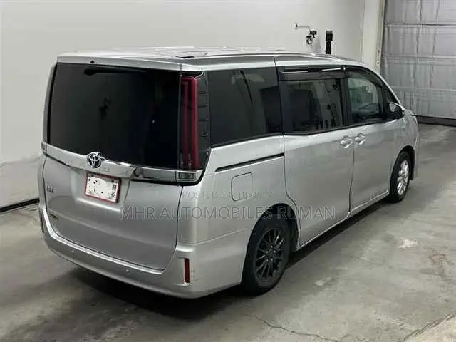 Toyota Noah 1.8 Front-Wheel Drive Hybrid (7 Seater) 2021 Silver
