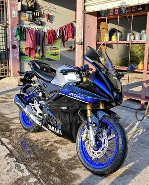 ইয়ামাহা আর১৫এম ২০২৬ কালো
