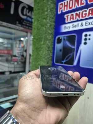 রিয়েলমি / অনার ৪০০ লাইট ২৫৬ জিবি