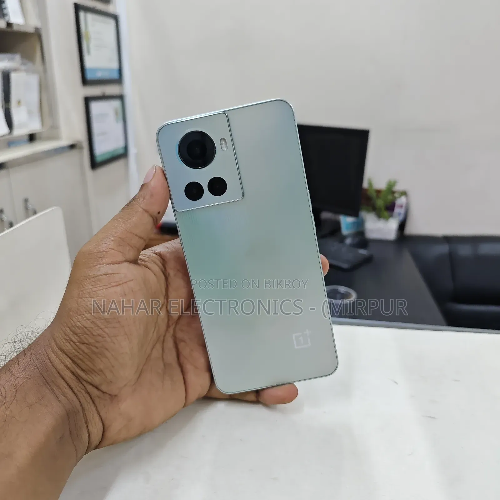 ওয়ানপ্লাস ১০আর ১২৮ জিবি সিলভার
