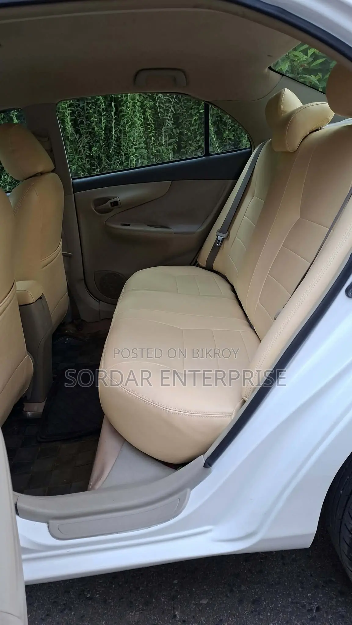 টয়োটা অ্যাক্সিও ২০১০ সাদা