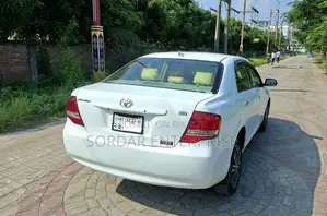 টয়োটা অ্যাক্সিও ২০১০ সাদা
