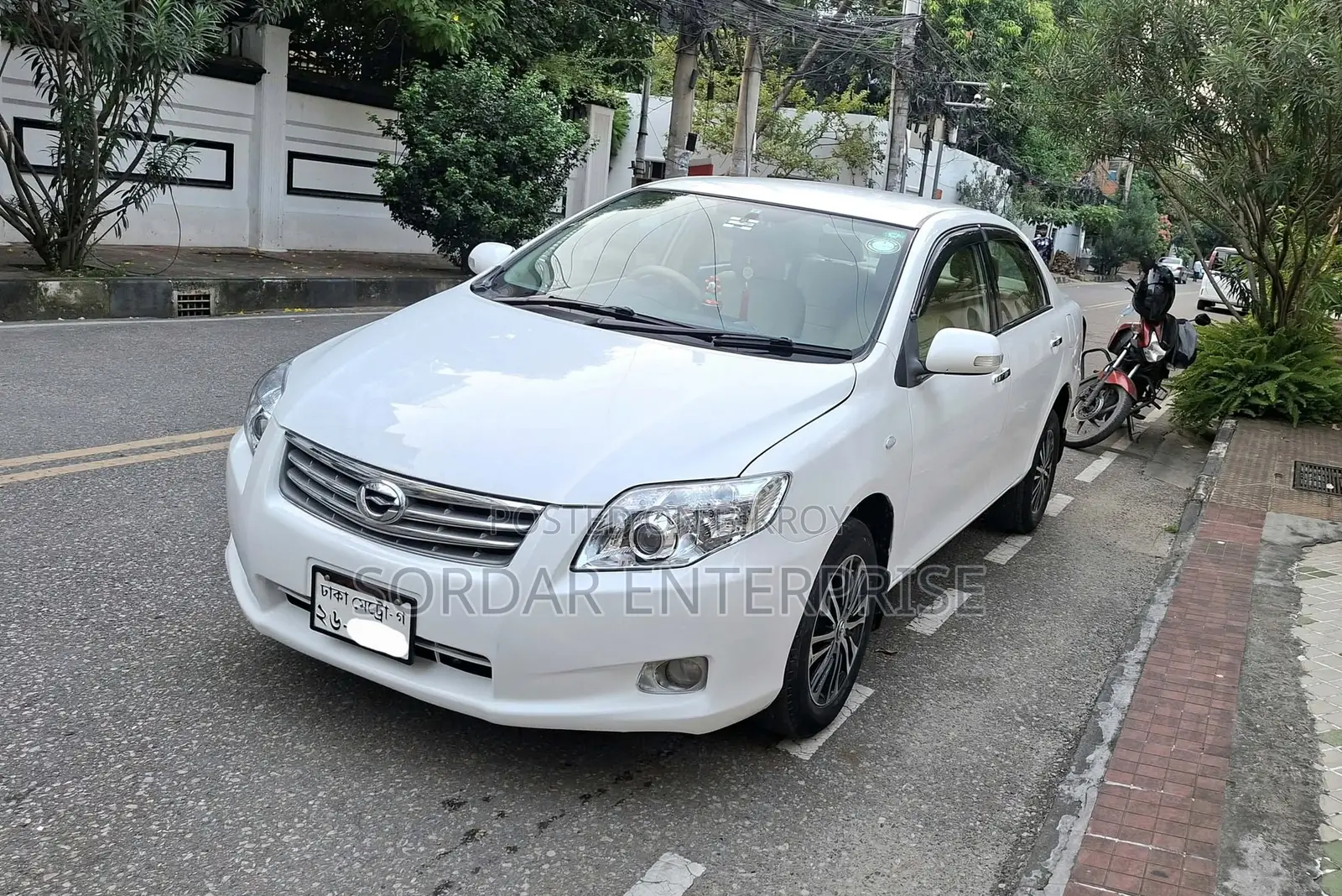 টয়োটা অ্যাক্সিও ২০১০ সাদা