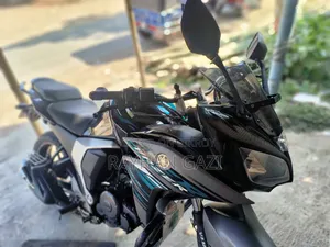 ইয়ামাহা ফাজার এফআই ভি২ ২০১৯ কালো