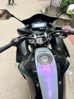 ইয়ামাহা ফেজার এফআই ভি২ ২০১৯ কালো