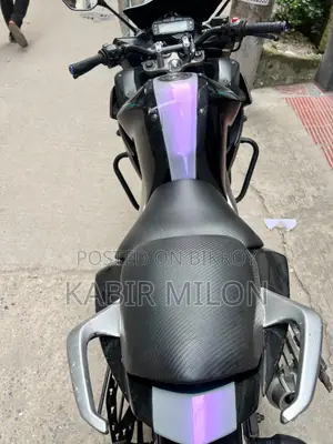 ইয়ামাহা ফেজার এফআই ভি২ ২০১৯ কালো