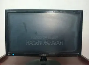 Computer Monitor, Table & Keyboard