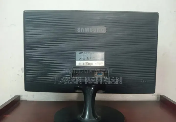 Computer Monitor, Table & Keyboard