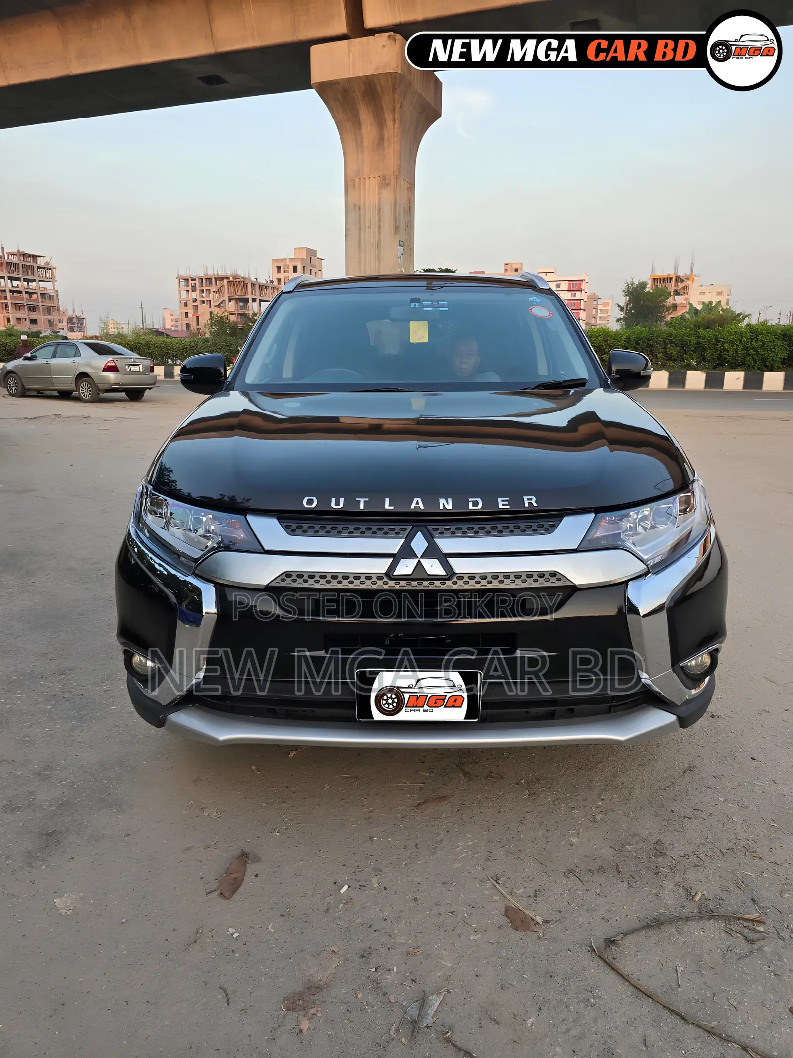 মিতসুবিশি আউটল্যান্ডার ২০১৩ কালো